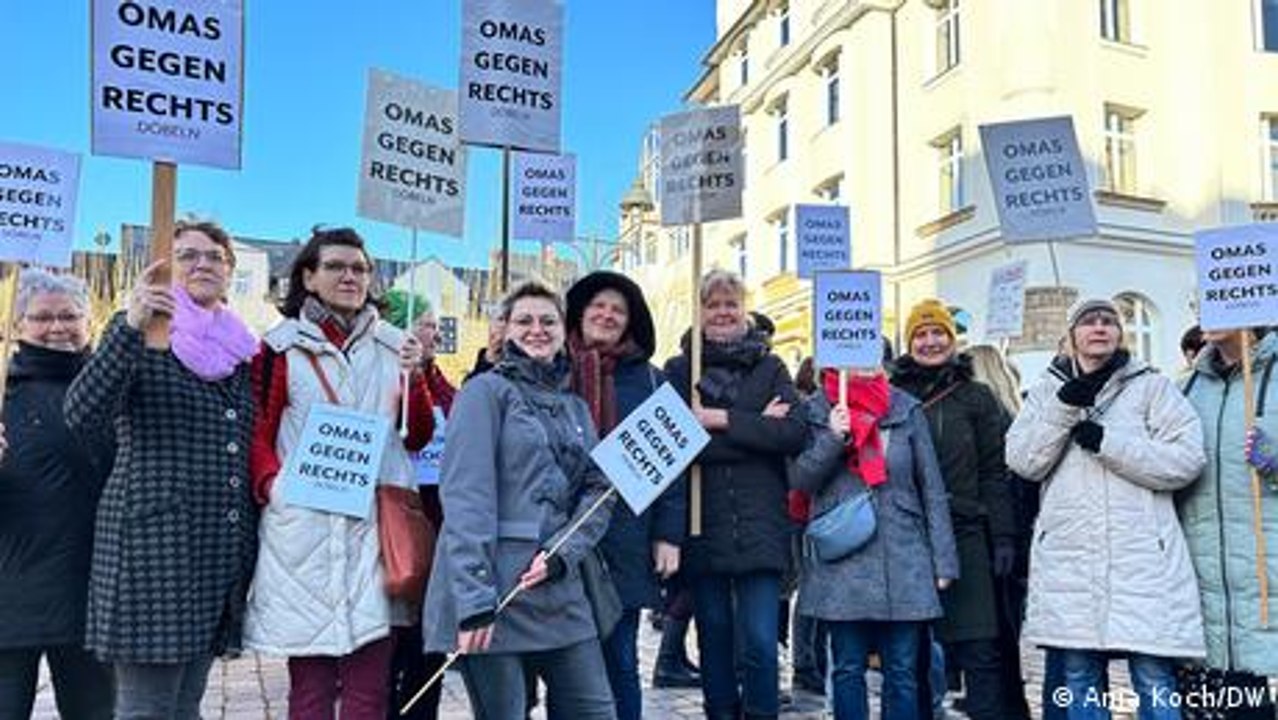 Döbeln: 'Omas gegen Rechts' machen sich für Demokratie stark