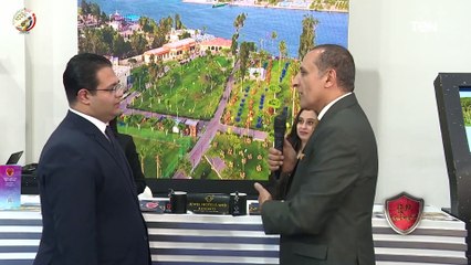 المسؤول عن جناح إدارة نوادي وفنادق القوات المسلحة بمعرض الكتاب يستعرض الخدمات المقدمة لزوار المعرض