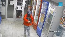 Nenes armados y violentos en un brutal robo piraña a un kiosko de La Plata: destrozaron la puerta para entrar