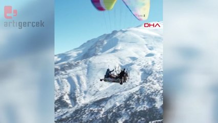 Paraşütçülerin 3000 metre yükseklikte kahvaltı keyfi