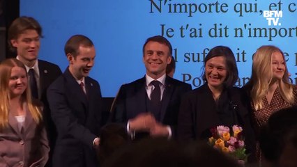 Emmanuel Macron pousse la chansonnette : Cette vidéo qui énerve