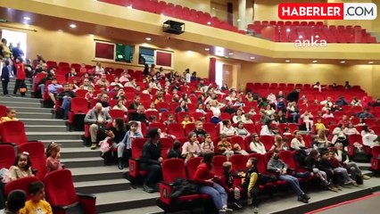 Marmaris Belediyesi'nin ara tatil etkinlikleri kapsamında sahnelenen 'Pinokyo' oyunu çocuklarla buluştu