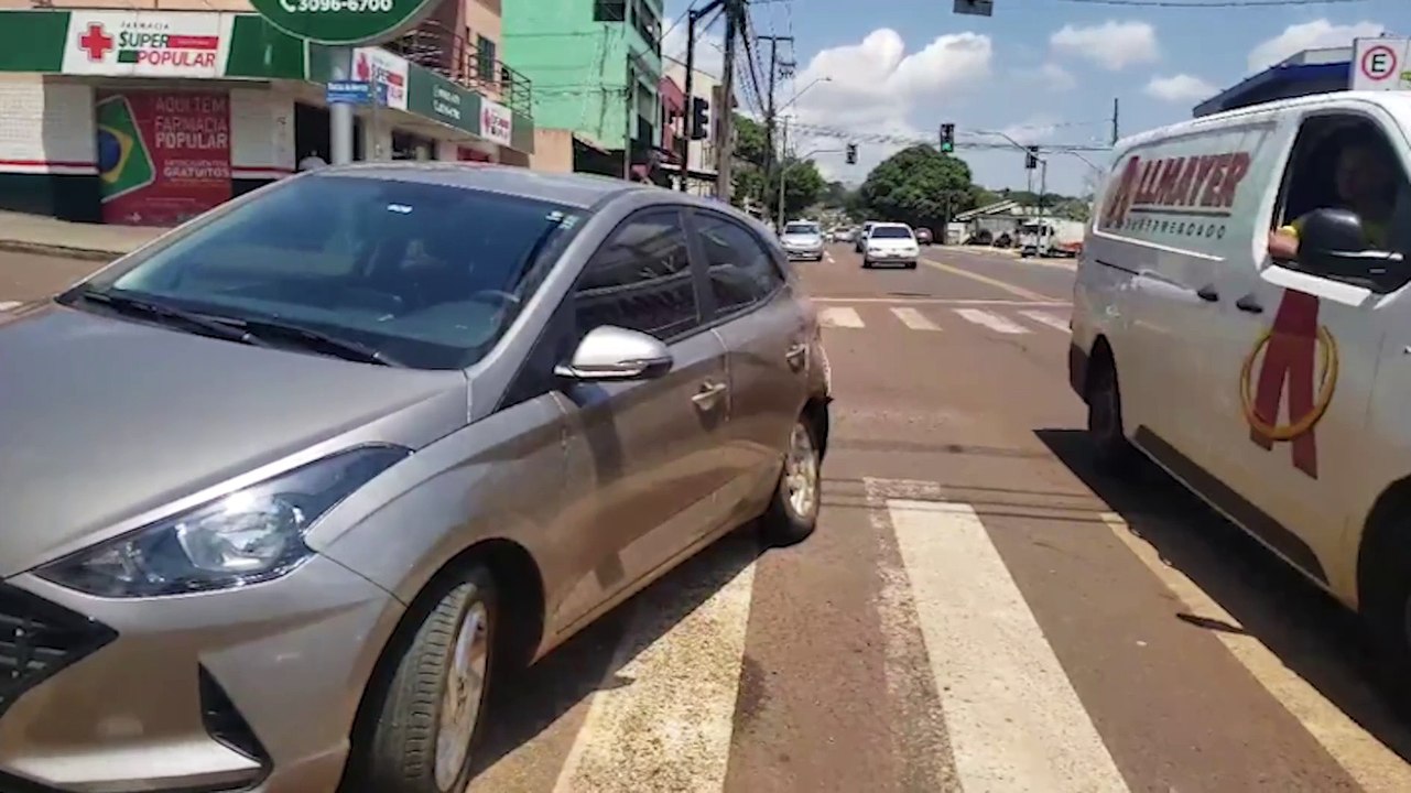 HB20 e Citroën C3 se envolvem em colisão na Rua Europa - Vídeo Dailymotion