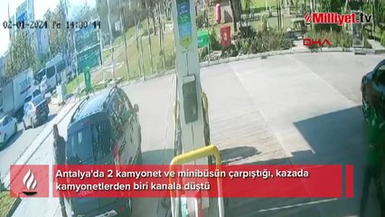 Kazaya karışan kamyonet kanala düştü