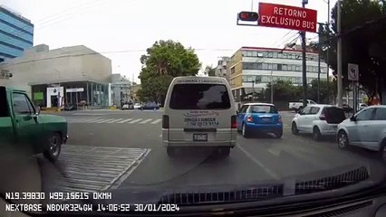Limpiaparabrisas finge ser atropellado para extorsionar  a conductor