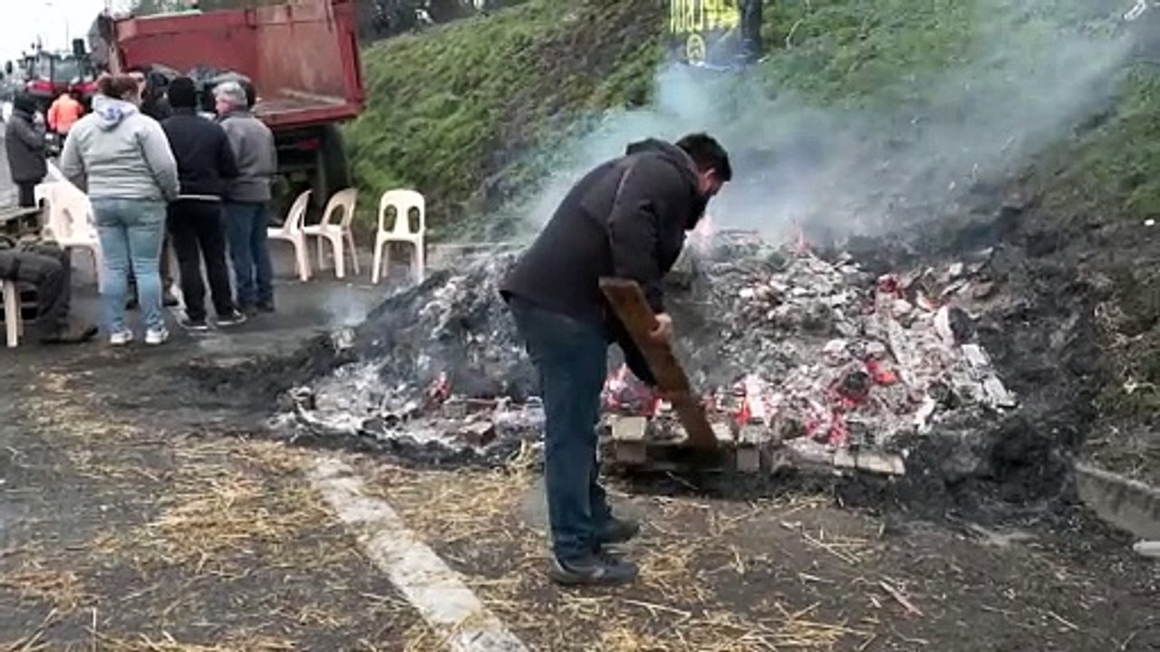 Frankreichs Bauern beenden Straßenblockaden nach Zugeständnissen