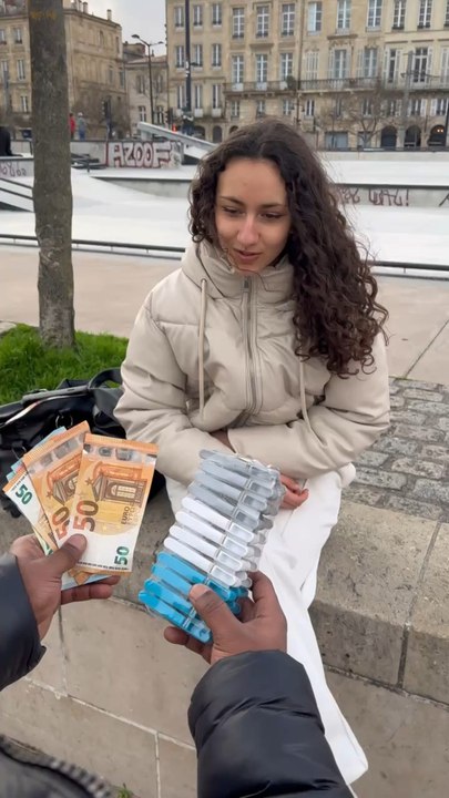 300 Euros  si je te Piince le Visage 