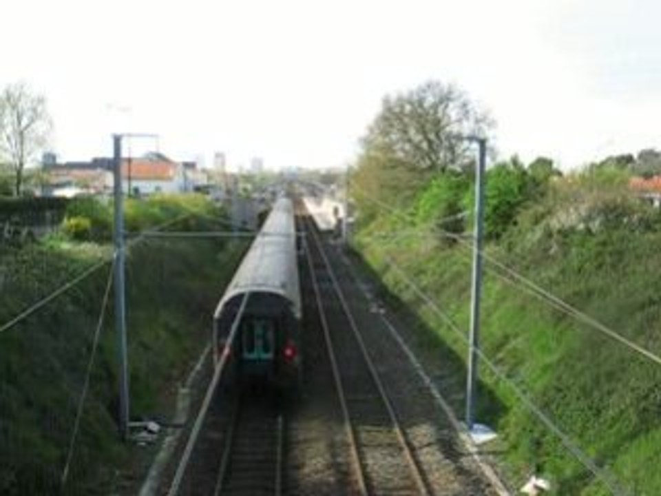 Saint Sébastien sur Loire : train corail Pas Enchantés