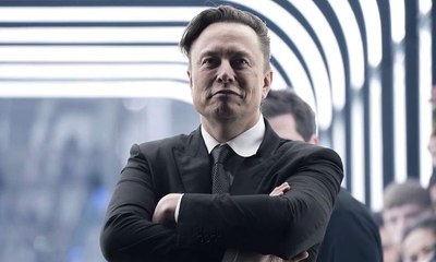 إيلون ماسك يستعيد لقب أغنى رجل في العالم