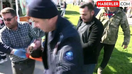 Antalya'da Kamyonet ve Minibüs Çarpıştı: Sürücü İtfaiye Tarafından Kurtarıldı