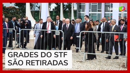 Grades em frente ao STF, em Brasília, são retiradas em ato simbólico
