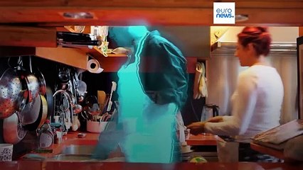 "رفيق ثلاثي الأبعاد".. فنانة إسبانية تعلن زواجها من شريك افتراضي