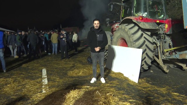 المزارعون الغاضبون في فرنسا يفتحون الطرق المؤدية لباريس بعد استجابة الحكومة لمطالبهم