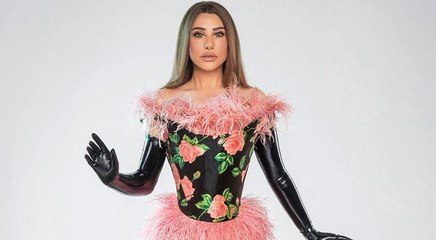 نجوى كرم تهدي جائزة "صنّاع الترفيه الفخرية" في joy awards لوطنها لبنان