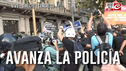 Máxima tensión en el Congreso: bastonazos, balas de goma y gas pimienta