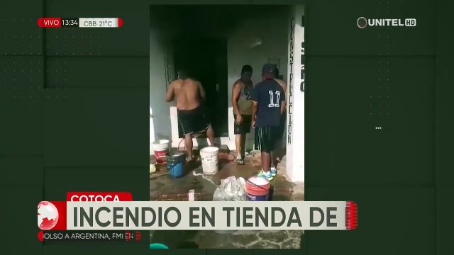 Santa Cruz: Un corto circuito provoco un incendio en una tienda de ropa en Cotoca