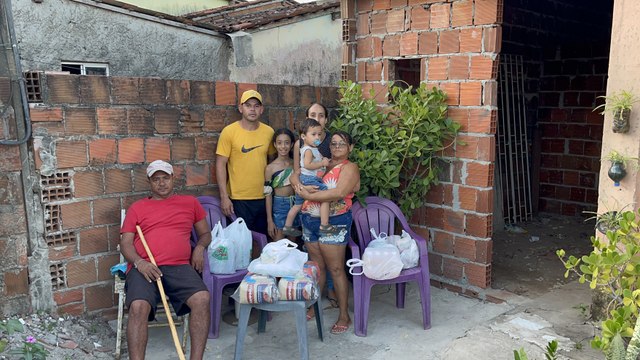 AÇÃO SOCIAL DA PBPE TV EM PEDRAS DE FOGO - AJUDEM NALDINHO FAZER SUA CASA