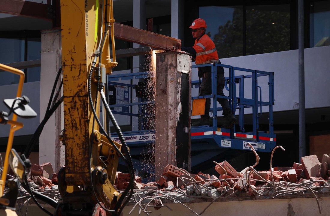 WATCH: Demolition under way of the Hunter Street Mall. 2nd February 2024. Newcastle Herald.
