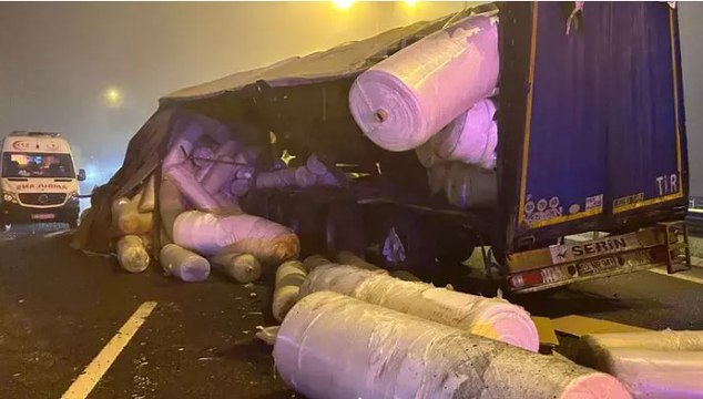 Çekmeköy Kuzey Marmara Otoyolu'nda yolcu otobüsü TIR'a çarptı: Çok sayıda yaralı