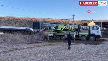 Kırıkkale'de istinat duvarı yıkılması sonucu tren raydan çıktı