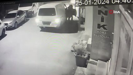 Bursa’da hırsızların bu taktiği ’pes’ dedirtti...Aracın panelini değiştirdiler