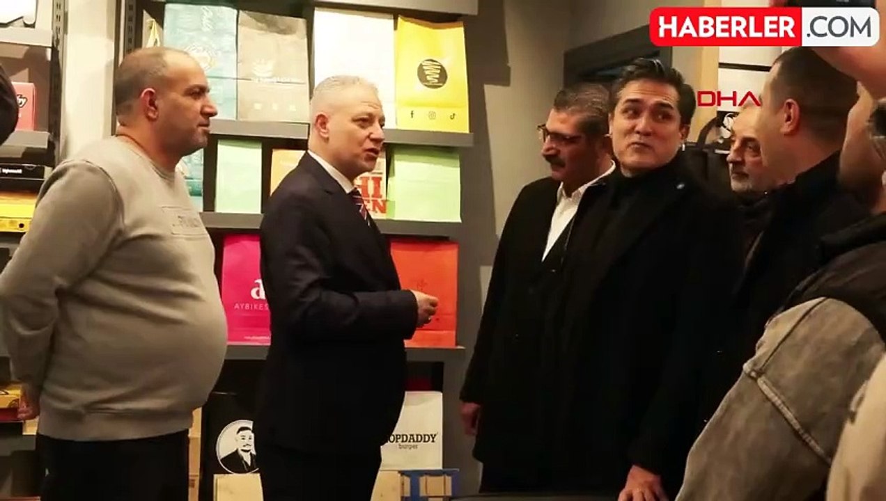 İYİ Parti İBB Adayı Buğra Kavuncu Zeytinburnu'nda Esnafla Buluştu