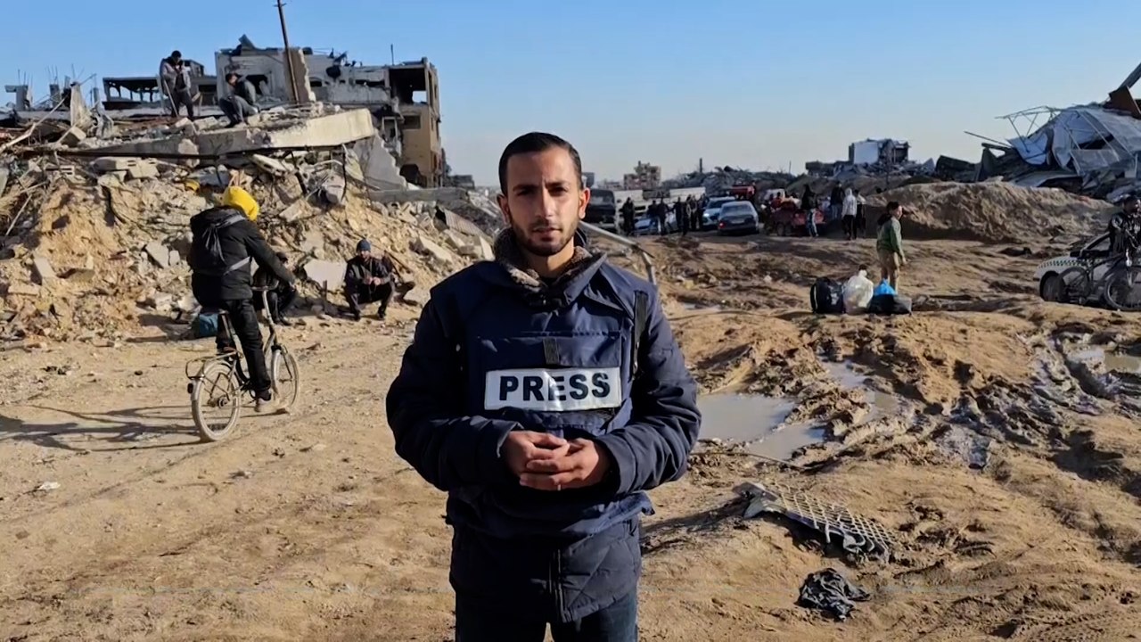 أهالي حي التوام يتفقدون بحسرة الدمار الذي خلفه الاحتلال الإسرائيلي