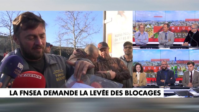 «De la tomate prétranchée, il n'y a même pas d'origine, on ne sait pas d'où vient le produit. Et c'est transporté avec des huîtres, la tomate se conserve à 14 °C et les huîtres à 1 °C», montre un agriculteur sur un blocage dans les Bouches-du-Rhône.