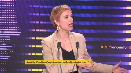"La macronie devient un agent des intérêts privés et un destructeur de l'esprit public", fustige la députée LFI Clémentine Autain.