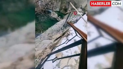 Binlerce yıllık kanyondan düşen kaya parçaları hasara neden oldu