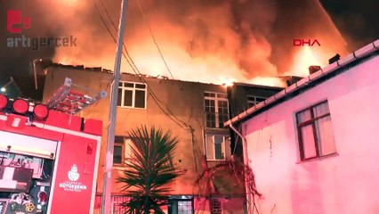 3 katlı binanın çatısında yangın