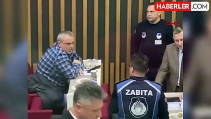 Download Video: Bolu Belediye Başkanı Tanju Özcan, Zafer Partisi Bolu Belediye Başkan adayı İlkay Bayrak ile tartıştı