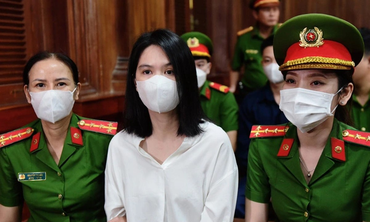 Ngọc Trinh bị tuyên án 1 năm tù treo, trả tự do ngay tại tòa
