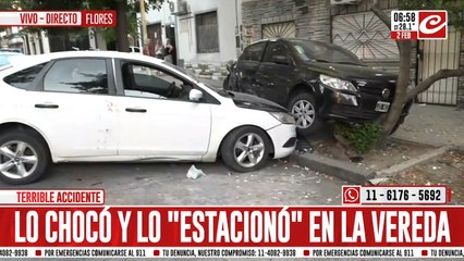 Tremendo: auto fuera de control chocó a otro y lo estacionó en la vereda