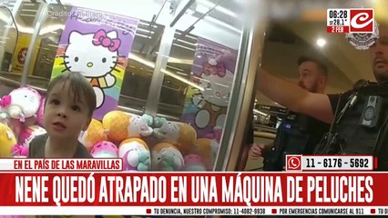 Nene de tres años quedó atrapado en una máquina de peluches