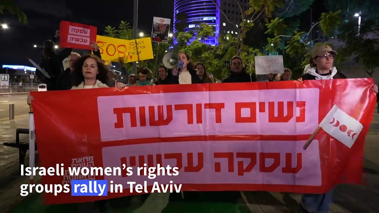 Protesters in Tel Aviv demand deal with Hamas t...