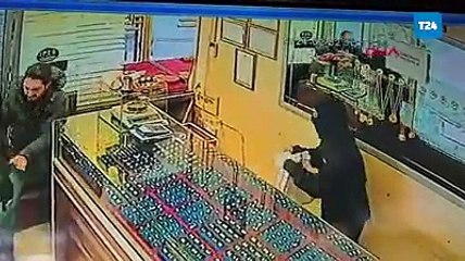 İstanbul'da bir kuyumcuyu soymaya çalışan çifti esnaf engelledi 