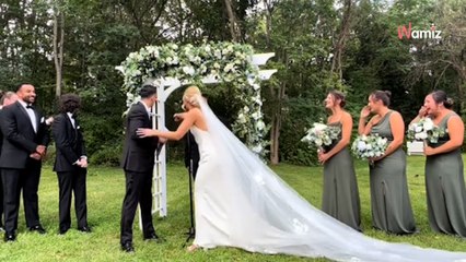 Nieoczekiwany gość weselny przerywa ceremonię ślubną (video)