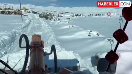 Erciş'te tipiden kapanan yollar açılıyor