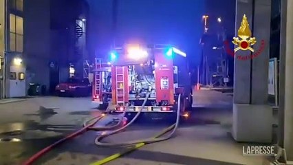 Riccione, esplosioni in inceneritore: almeno 3 feriti. Il video dei vigili del fuoco