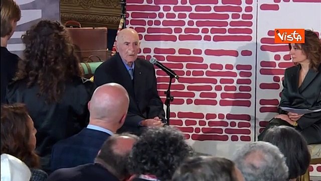 Giornata della Memoria, Sami Modiano abbraccia la sala del Quirinale, standing ovation per lui