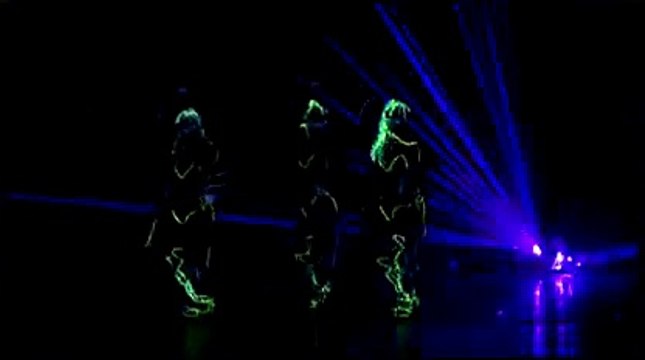 «Lights in the dark», nel buio l'hip hop «luminescente» del giapponese Yokoi e gli E.L Squad al Teatro Olimpico