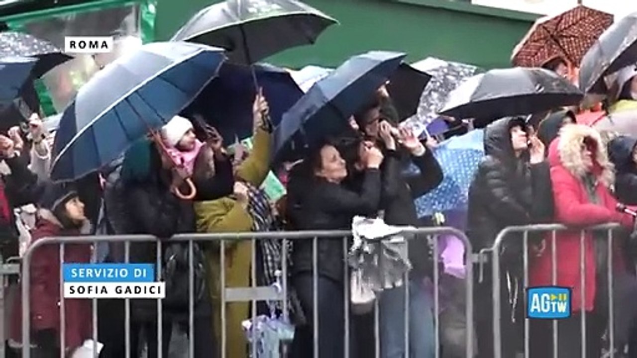 Epifania a Roma, ecco l'arrivo della Befana a piazza Navona