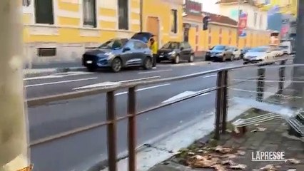 Milano, cavo d'acciaio teso sulla strada in viale Toscana: le immagini dal luogo del folle «scherzo»