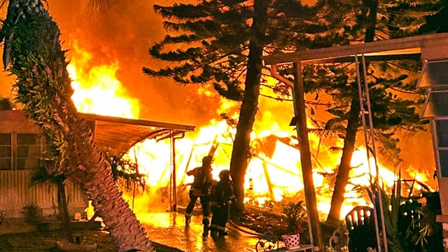Una avioneta se estrella en un parque de casas rodantes en Florida