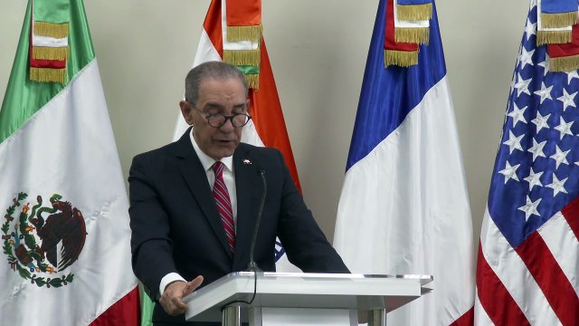 Lanzamiento becas internacionales 2024