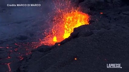 Islanda, le spettacolari immagini dal drone del vulcano in eruzione