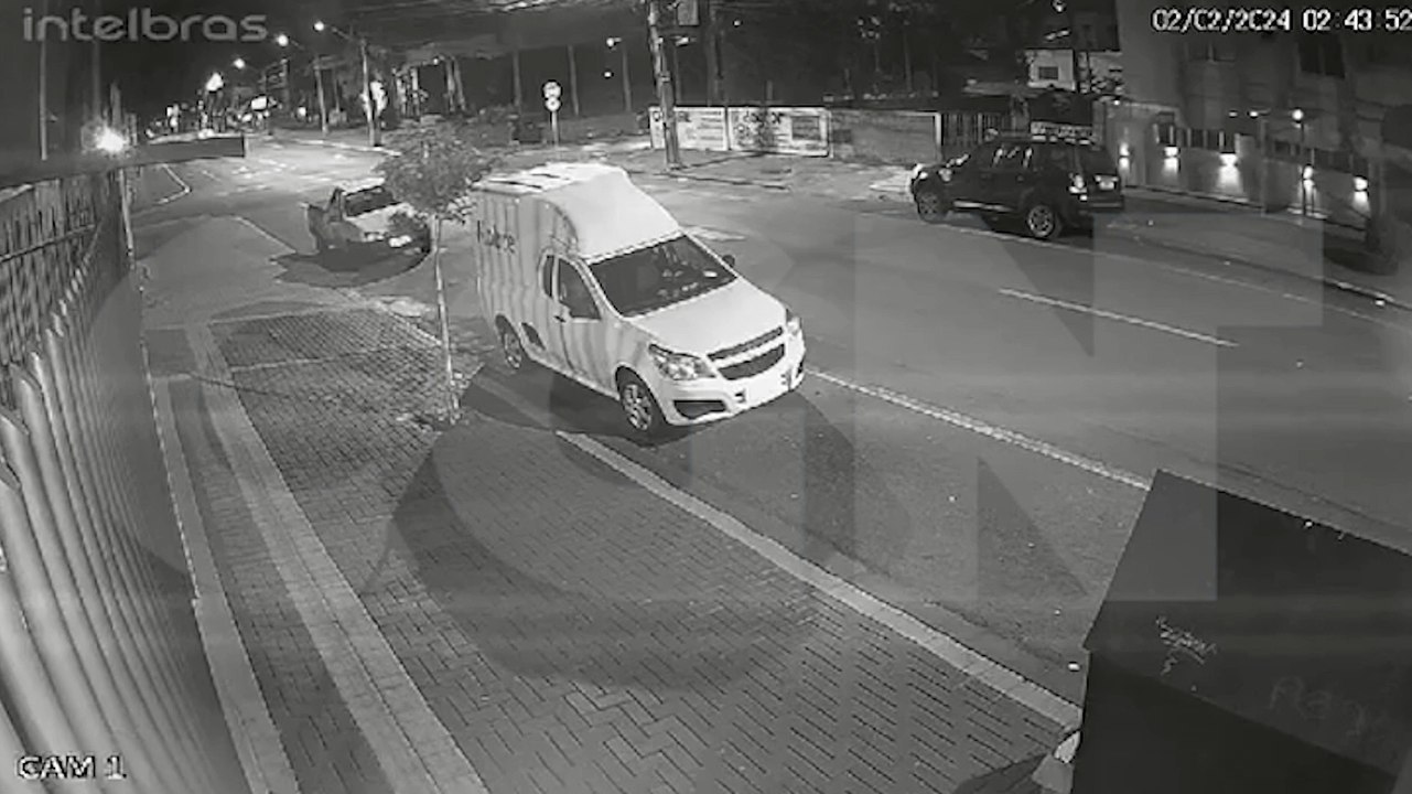 Internauta procura motorista que colidiu contra veículo estacionado