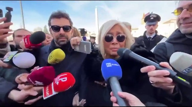 Funerali Sandra Milo, Mara Venier: «Una donna libera, mi chiamava anche solo per dire Ti voglio bene »