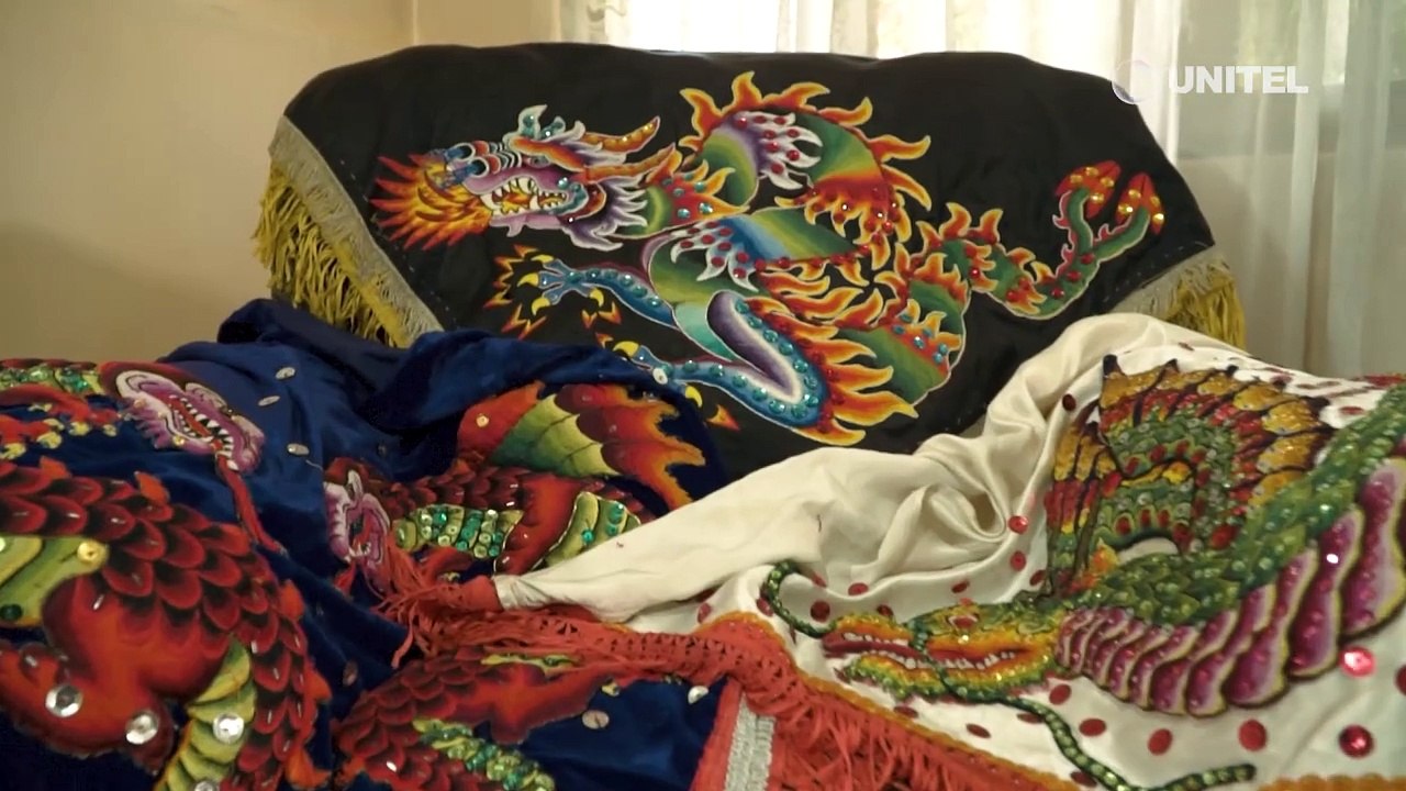 ¿Qué significa el ritual de challa de los trajes en el Carnaval de Oruro?